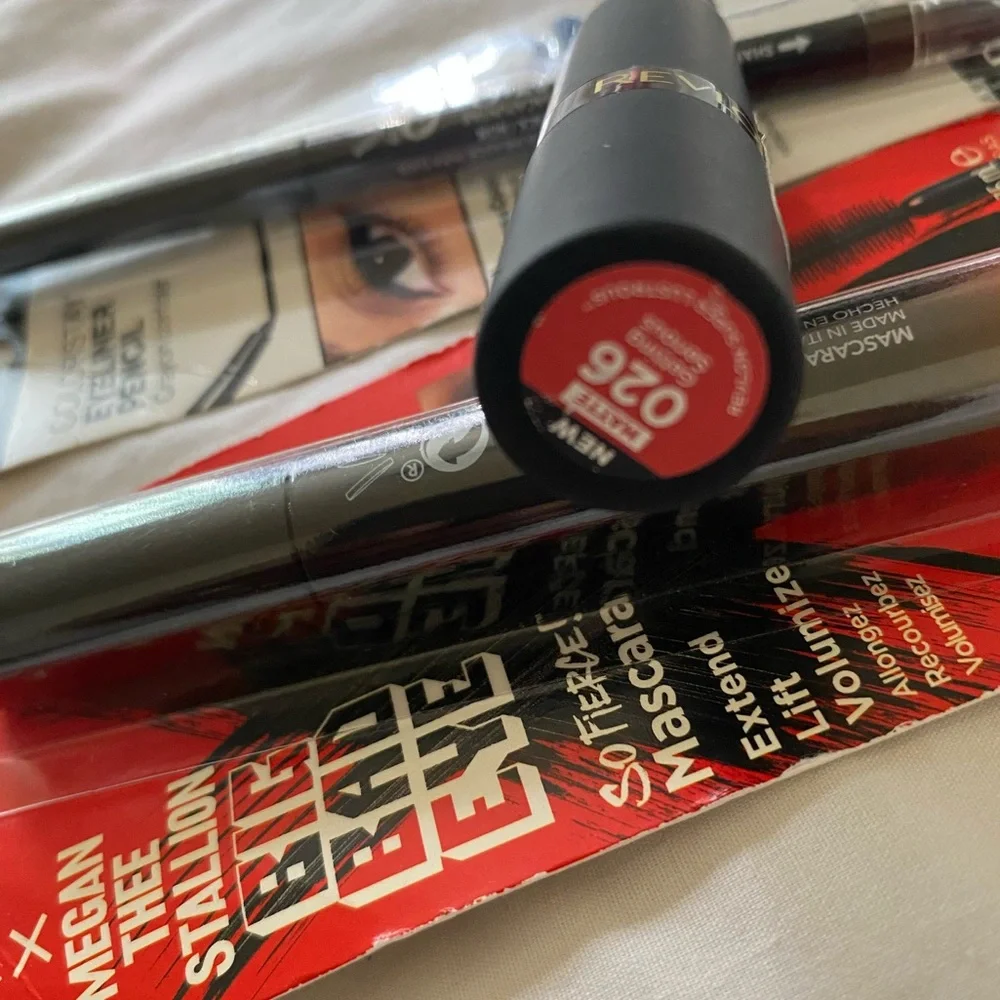 Revlon Bundle ColorStay Eyeliner Lipstick and So Fierce Mascara Set